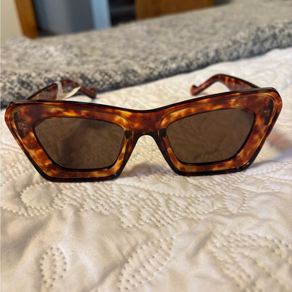 NEW! Anthropologie Eyeking Beveled Cateye Tortoise Shell Sunglasses - Picture 5 of 8